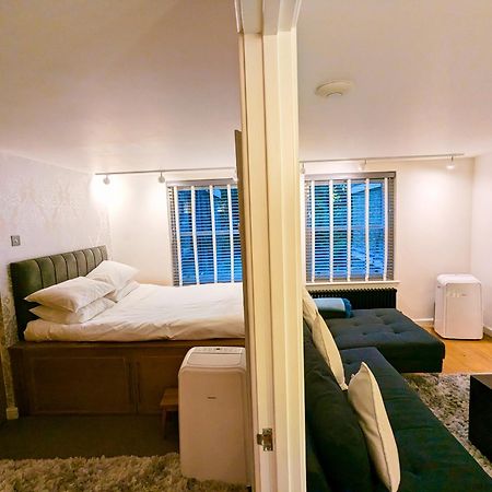 Modern 1 Bedroom Apartment In Kensington Лондон Екстериор снимка