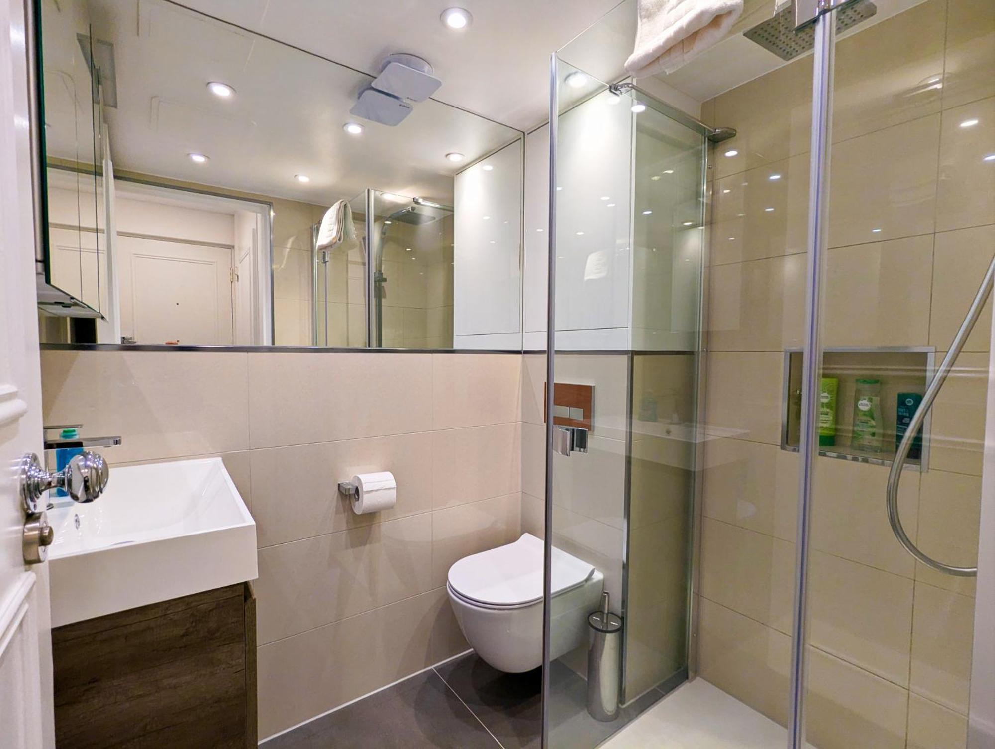 Modern 1 Bedroom Apartment In Kensington Лондон Екстериор снимка