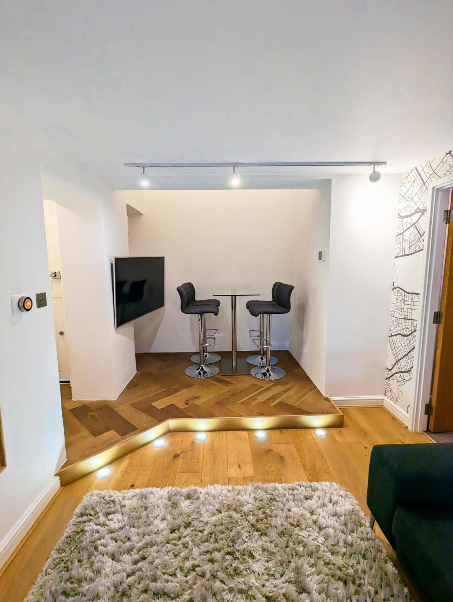 Modern 1 Bedroom Apartment In Kensington Лондон Екстериор снимка